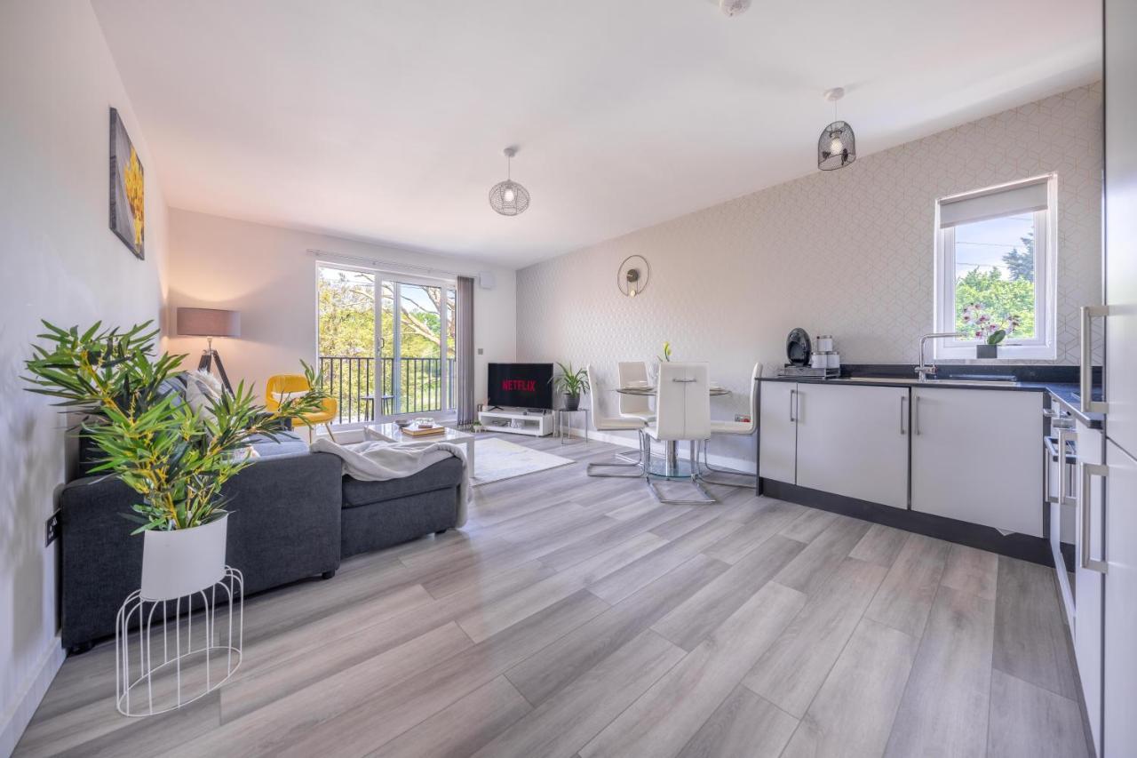 Ash View Place 4 -Heathrow - Thorpe Park - Free Parking Staines-upon-Thames Exterior foto