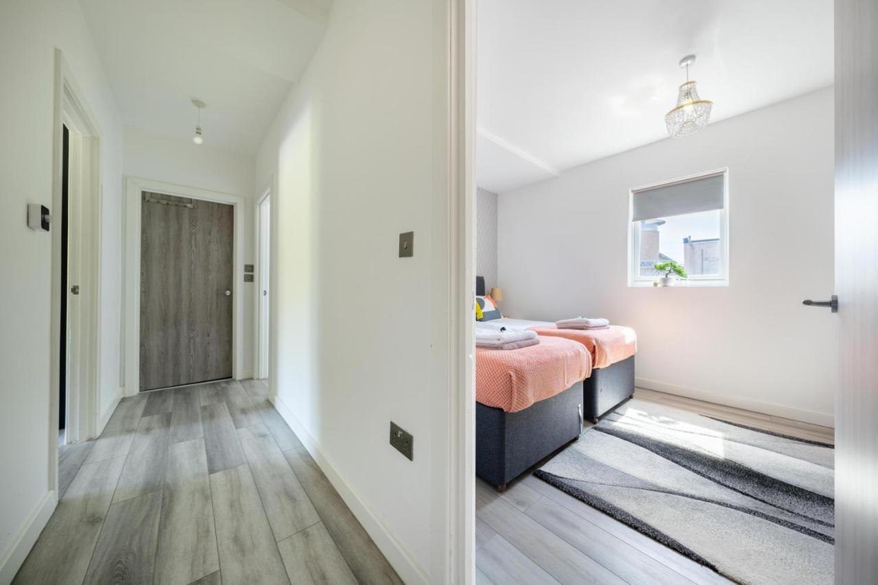 Ash View Place 4 -Heathrow - Thorpe Park - Free Parking Staines-upon-Thames Exterior foto