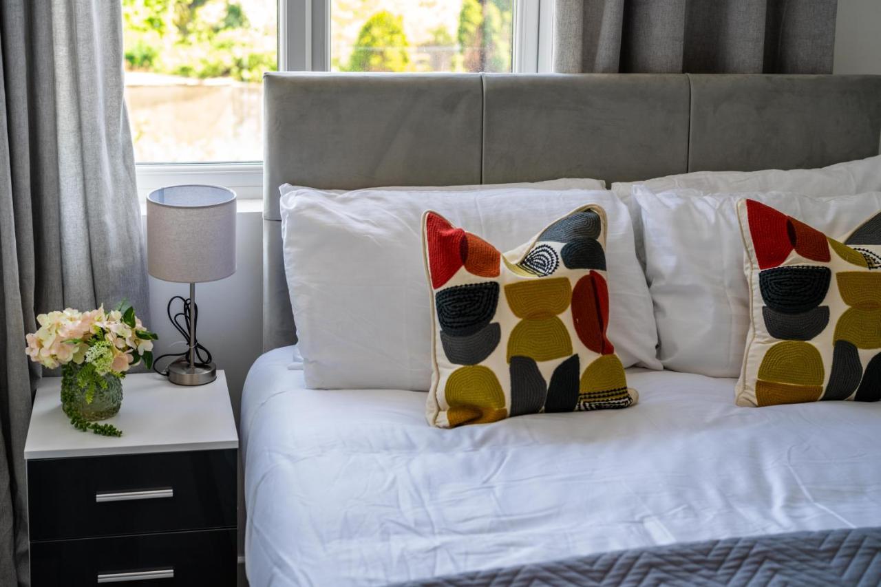 Ash View Place 4 -Heathrow - Thorpe Park - Free Parking Staines-upon-Thames Exterior foto